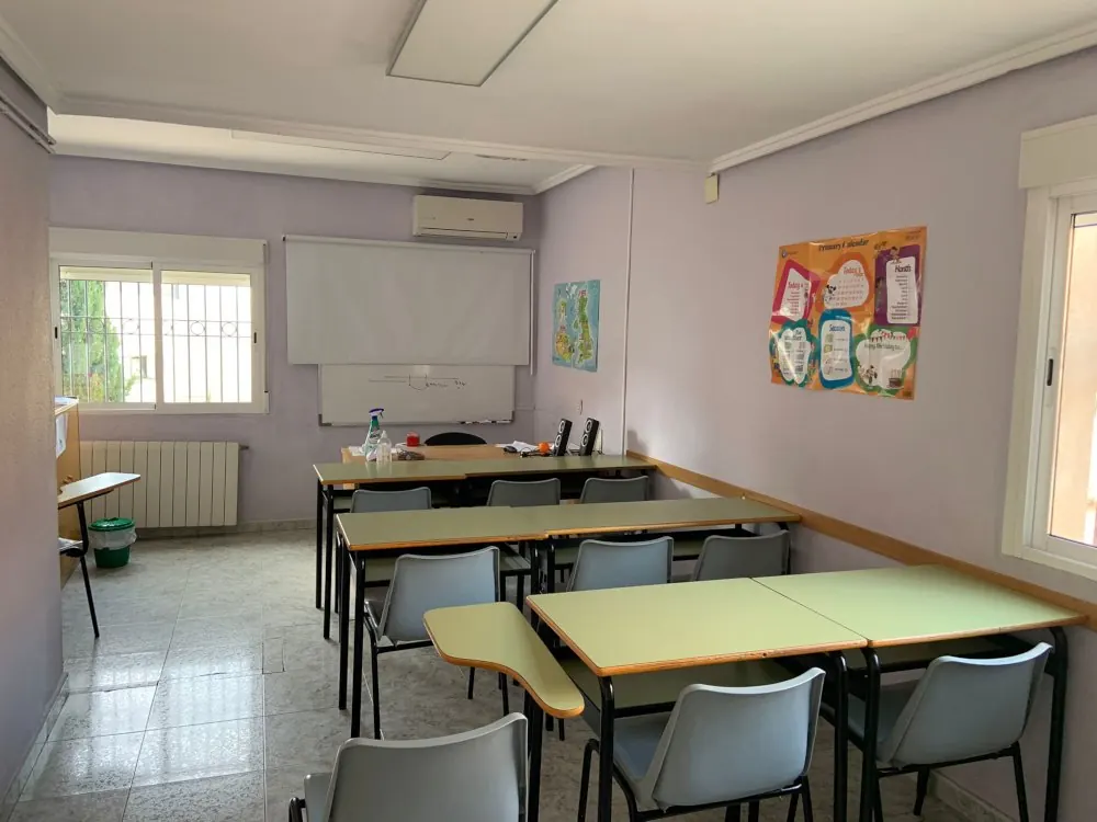 Aula de Brigsol preparada para la clase